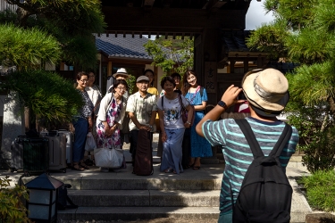 Japanese tourist groups also exist in Japan
